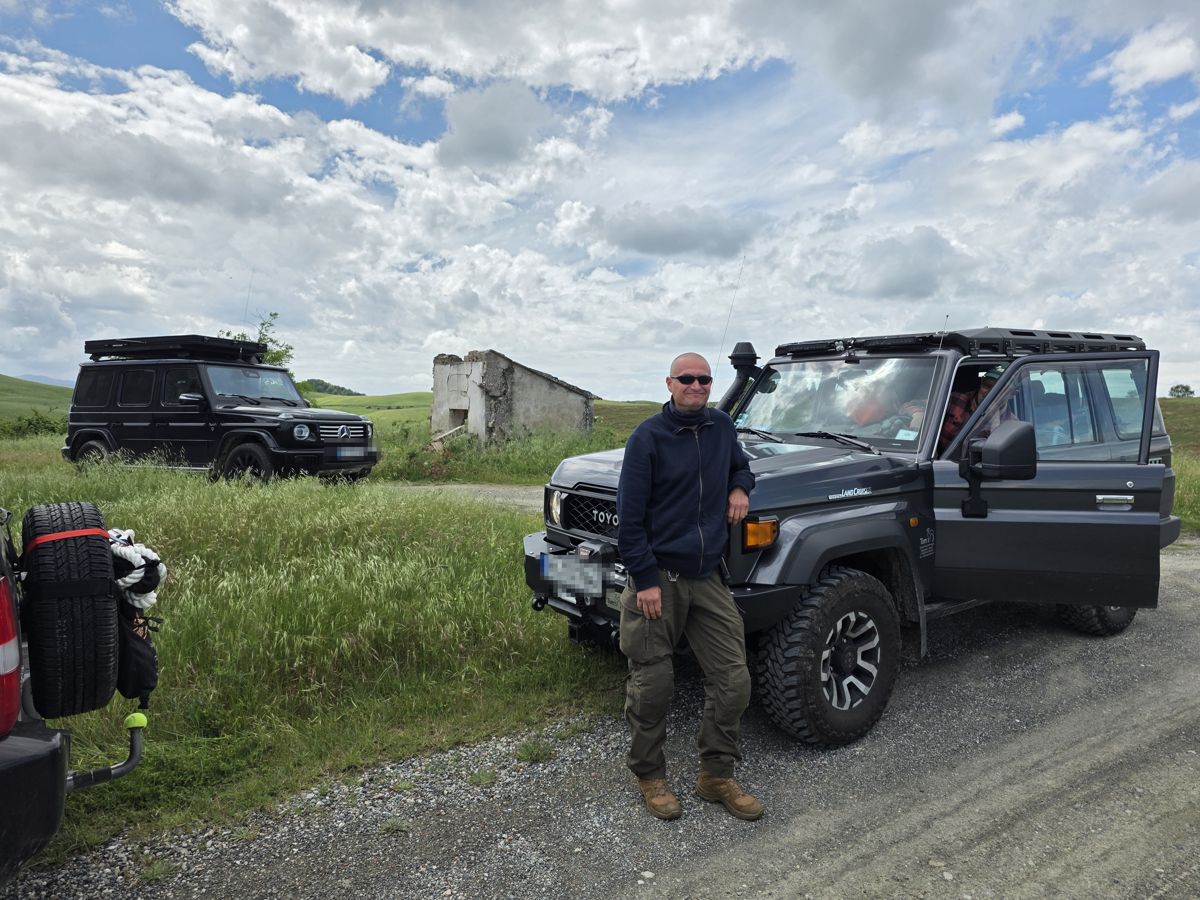 Land Cruiser und G-Klasse auf der Vorerkundung in der Toskana